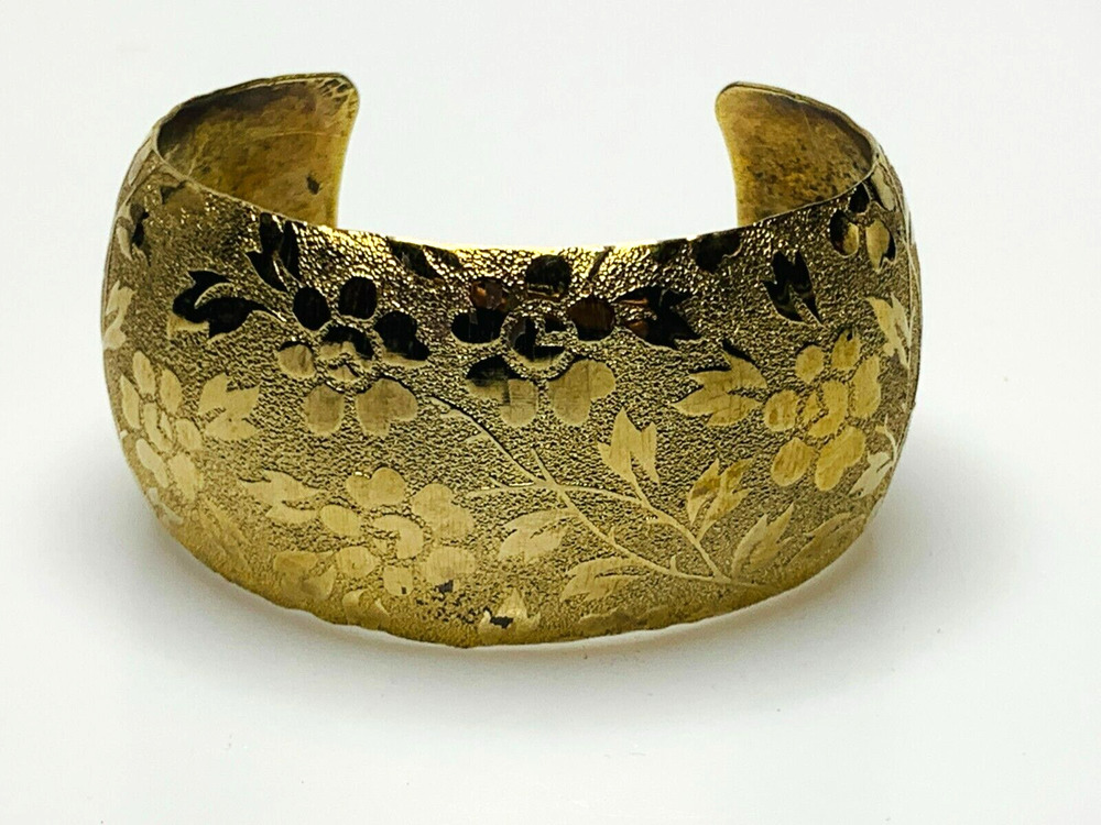 Gold Merlite Cuff Bracelet with Flower Design